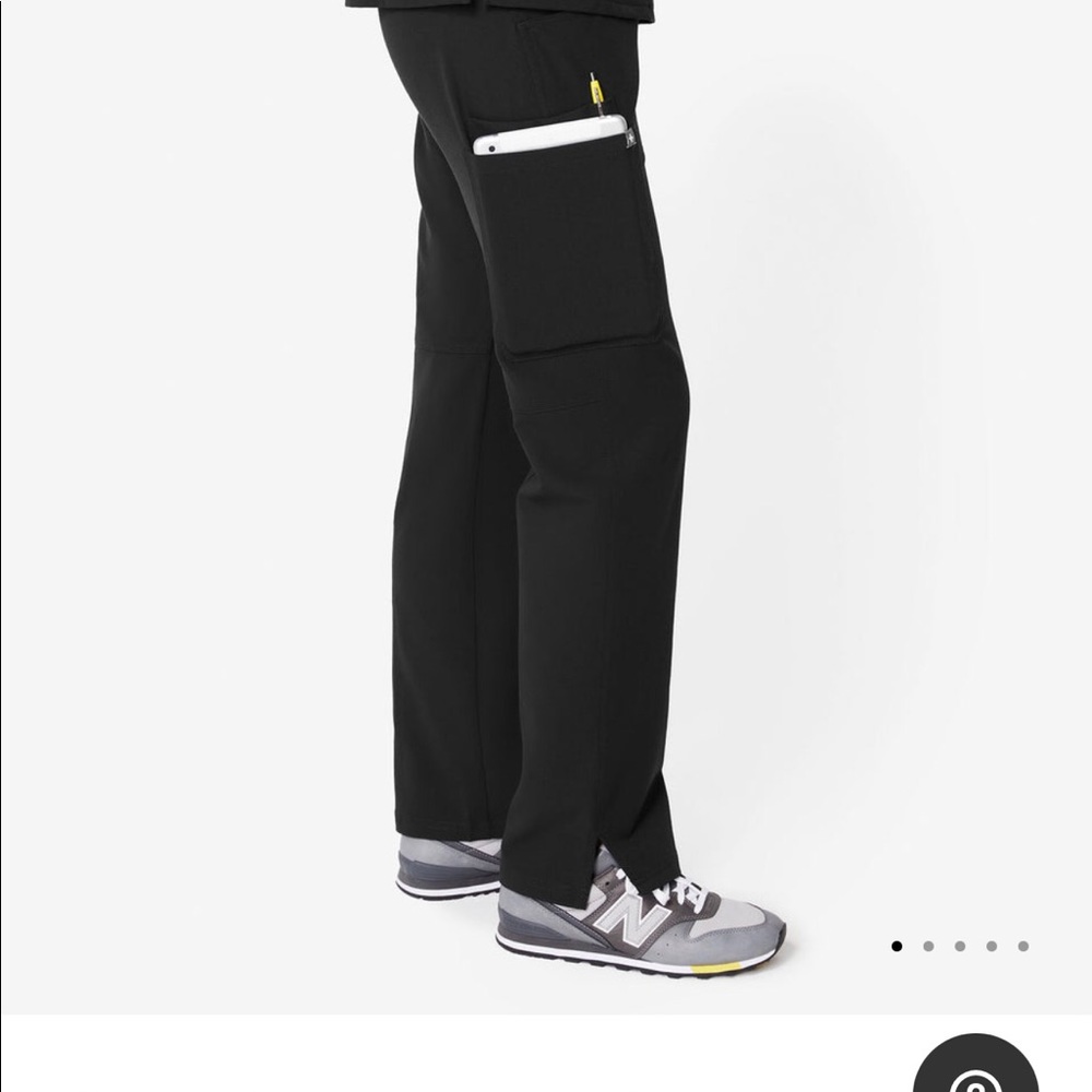NWT Figs Black Kade Cargo pants in Extra Small Petite
